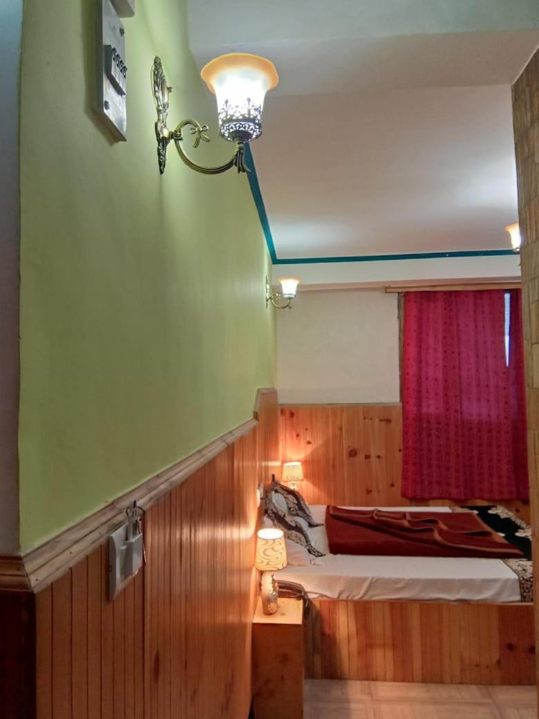 Hotel Hadimba Heights Manali (Himachal Pradesh)